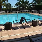 Althea - Piscine Et Sauna מלון בזייה