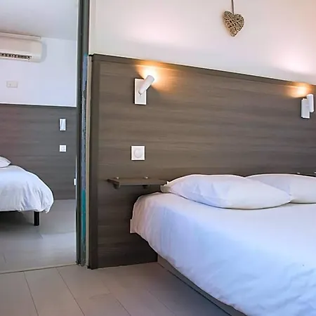Althea - Piscine Et Sauna Hotel 2*