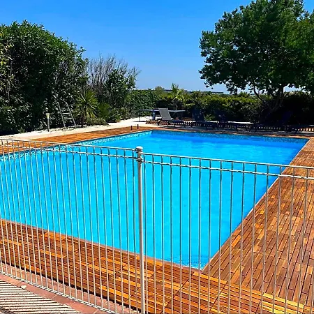 Althea - Piscine Et Sauna Hotell 2*