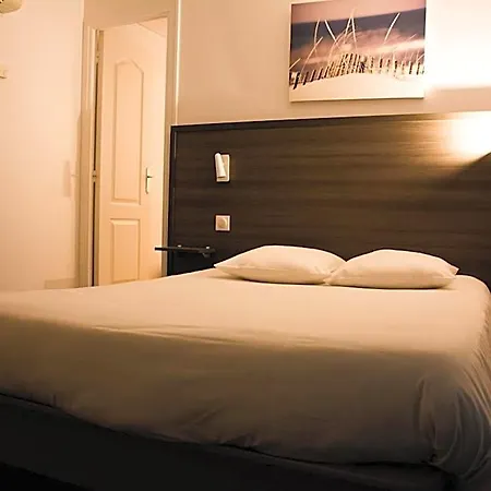 Althea - Piscine Et Sauna Hotell