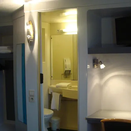 Hotell Althea - Piscine Et Sauna Béziers