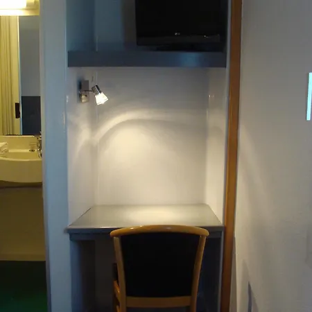 Hotell Althea - Piscine Et Sauna 2*