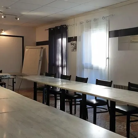 Althea - Piscine Et Sauna Hotell