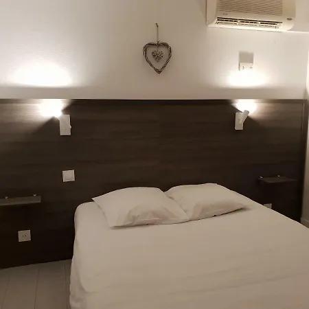 Althea - Piscine Et Sauna 2*