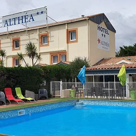 Althea - Piscine Et Sauna 2*