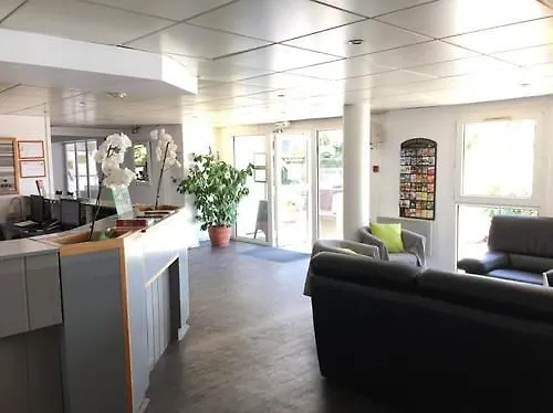 Althea - Piscine Et Sauna 2*